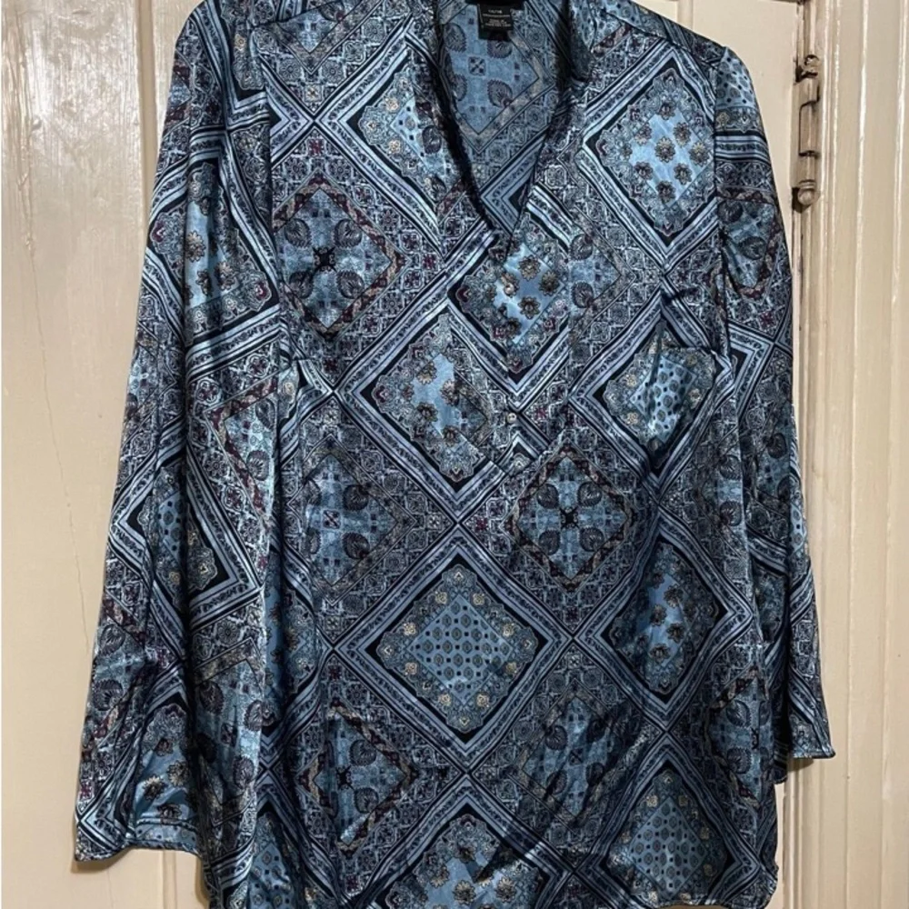 Lane Bryant Satin Popover Tunic Top Size 14 /16Blue Paisley Peasant Flare Sleeve - Picture 3 of 10